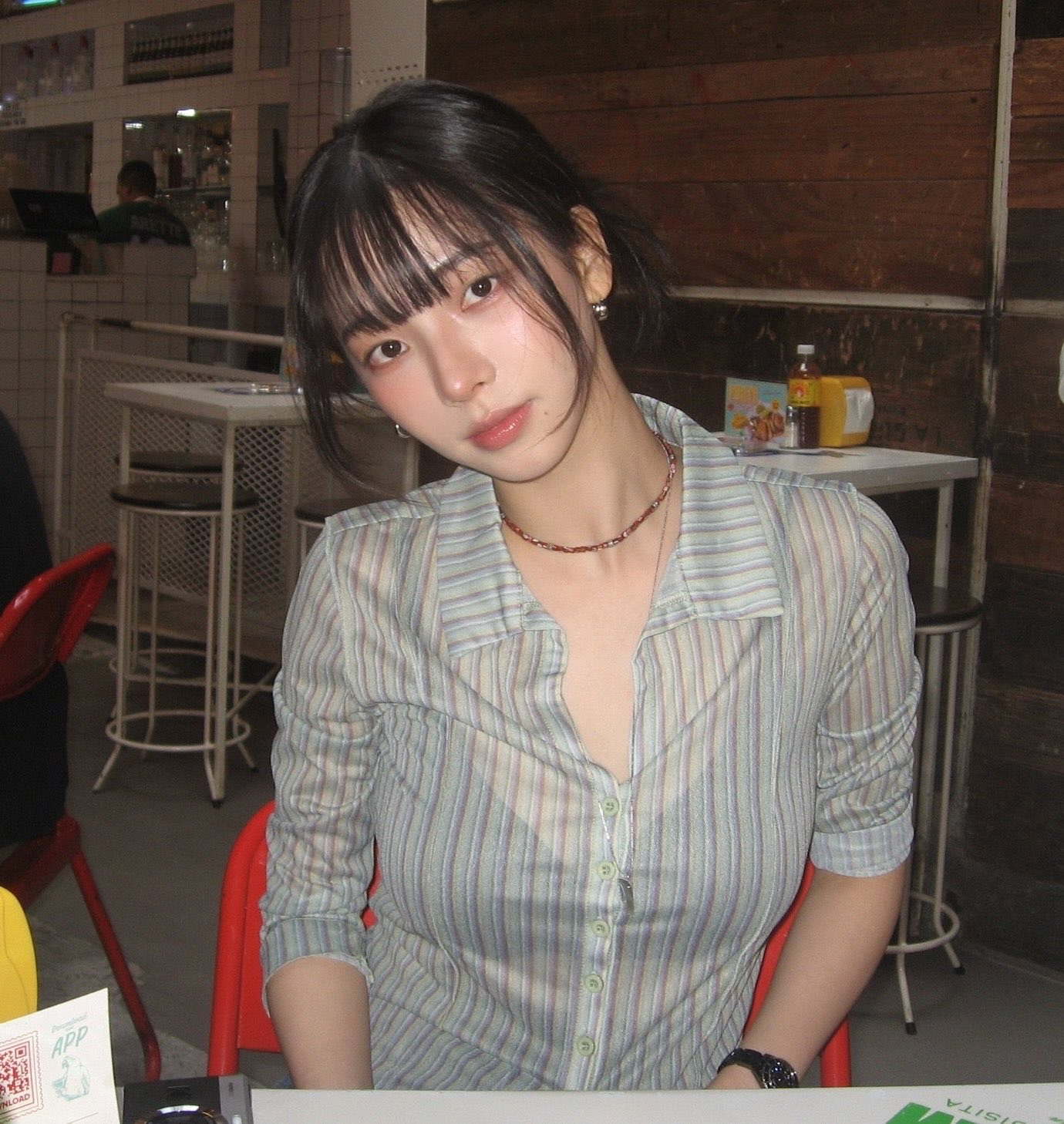 카리나 셀카에서 눈에 띈 그 목걸이, 알고 보니 1만 원대?