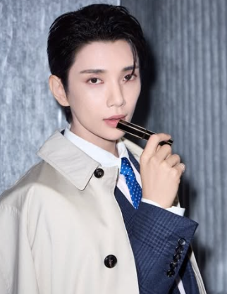 “조슈아 입술에 24K 골드?” 세븐틴 조슈아의 톰 포드 뷰티 화보 속 립 정체