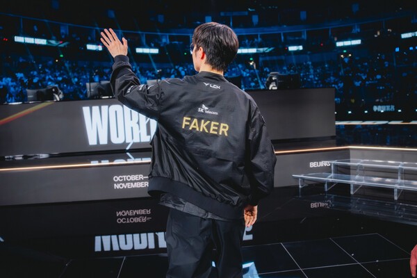 13년 만의 꿈 vs 3연패의 야망, 2025 월즈 결승에서 만난 한국 통신사 라이벌 [KT롤스터 VS T1]