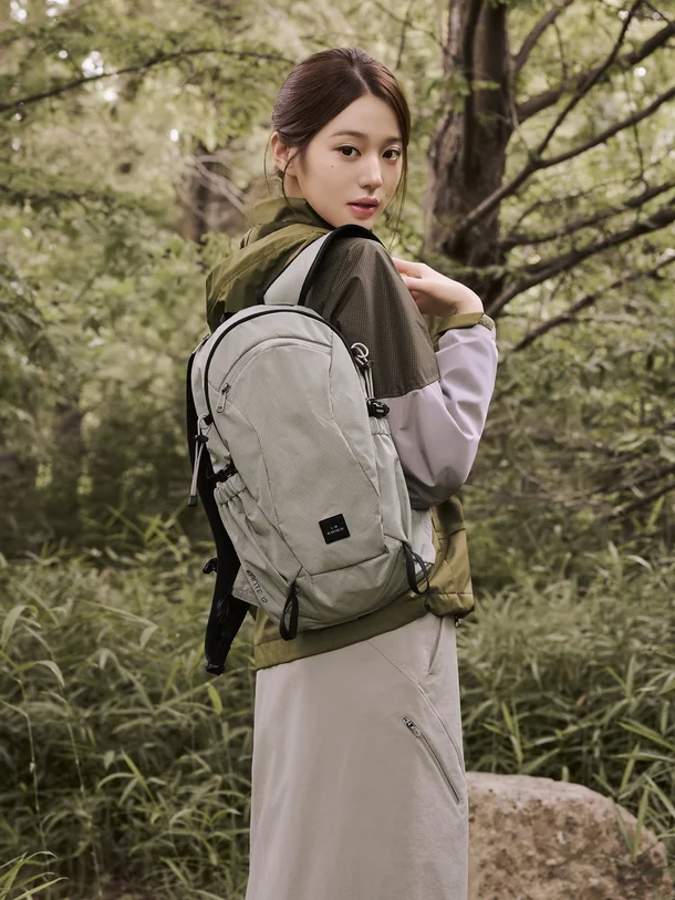 장원영이 '등산복'으로 입은 건? 요즘 데일리 필수템 된 고프코어 🍂