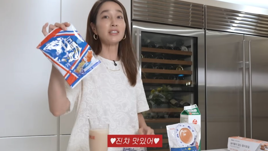이민정 유튜브 추천 간식 뭐길래, 모리나가 소금 카라멜부터 킨더초콜릿까지 총정리
