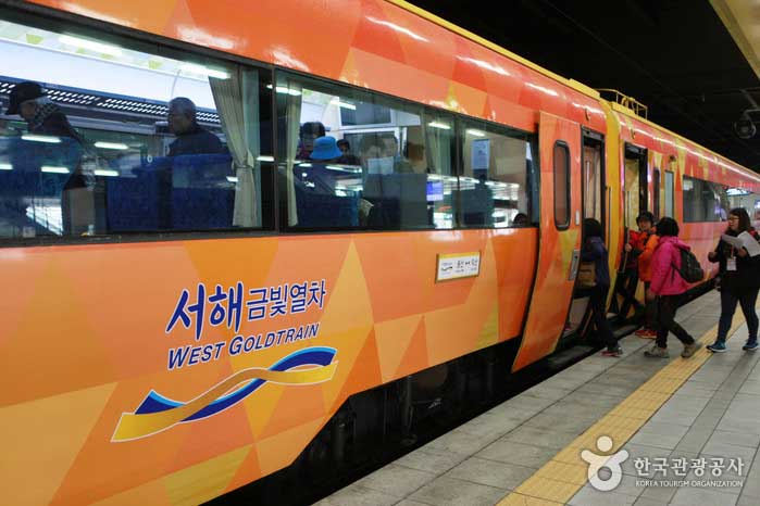기차 안에 온돌방이 있다고? 누워서 떠나는 겨울 여행 '서해금빛열차' 인기